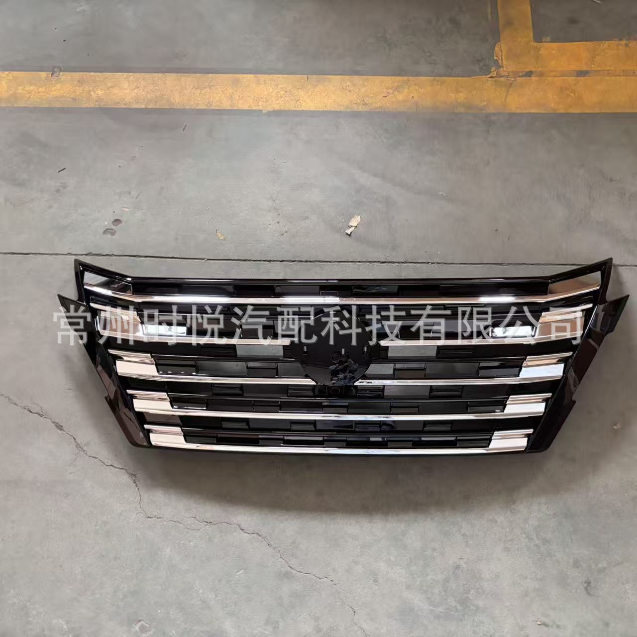 Suitable for Nissan X-Trail 2024 model front grille radiator grille