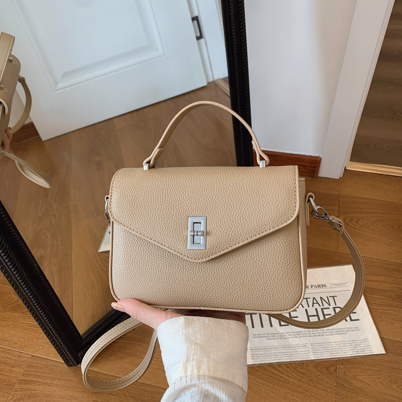 Bolso mensajero de lujo ligero de nicho 2025 nuevo bolso femenino de gran capacidad moda retro simple bolso cuadrado pequeño femenino