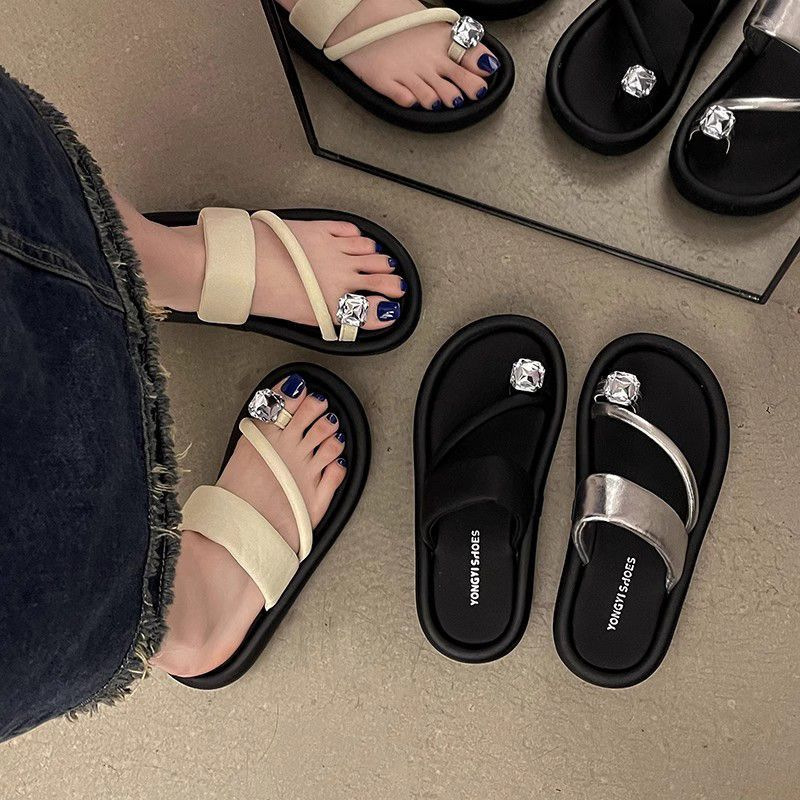 French Style One-Line Flip-Flops for Women's Outer Wear 2025 Summer New Thick-Soled Fashion Versatile Lazy Sandals French Style One-Line Flip-Flops for Women's Outer Wear 2025 Summer New Thick-Soled Fashion Versatile Lazy Sandals