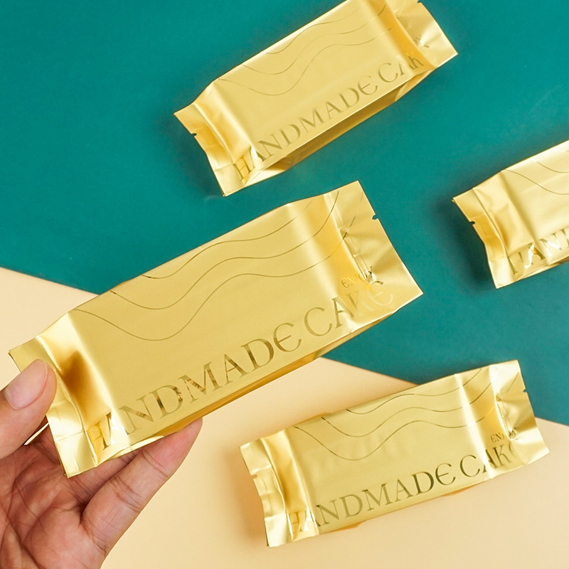 新款低奢烫金凤梨酥机封袋加厚铝膜开运酥包装袋简约英文点心袋子