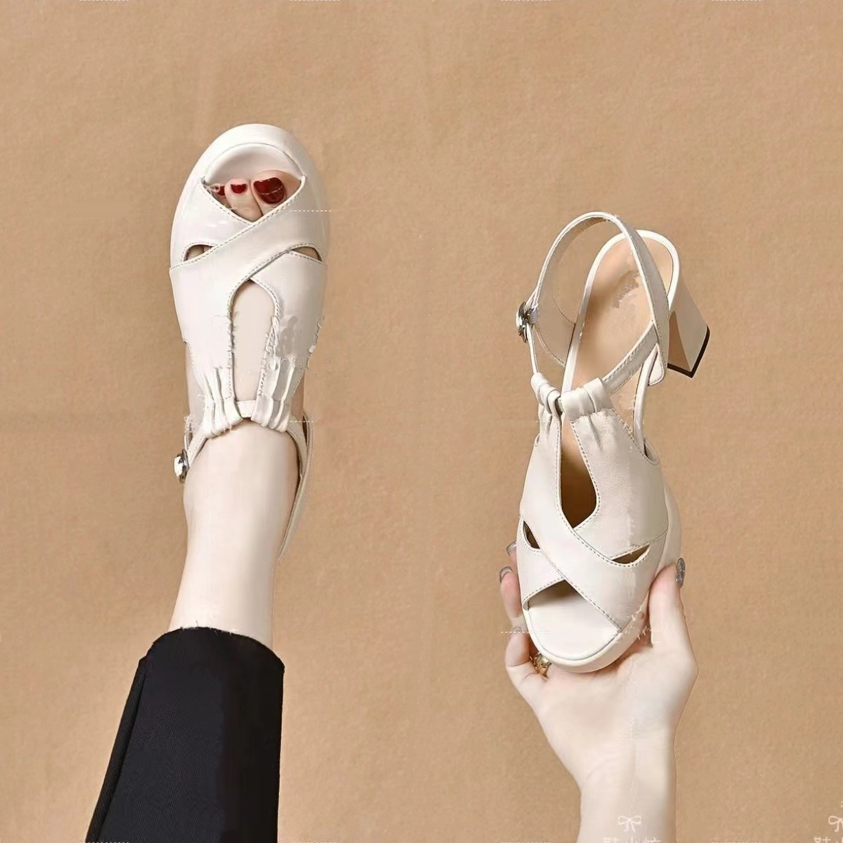 Sandal nữ da thật peep-toe quai chữ T gót vừa — Màu đen