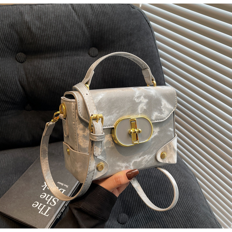 Fashionable and trendy small bag 2025 new women's bag, summer casual and simple crossbody bag, hand-held texture small square bag undefined