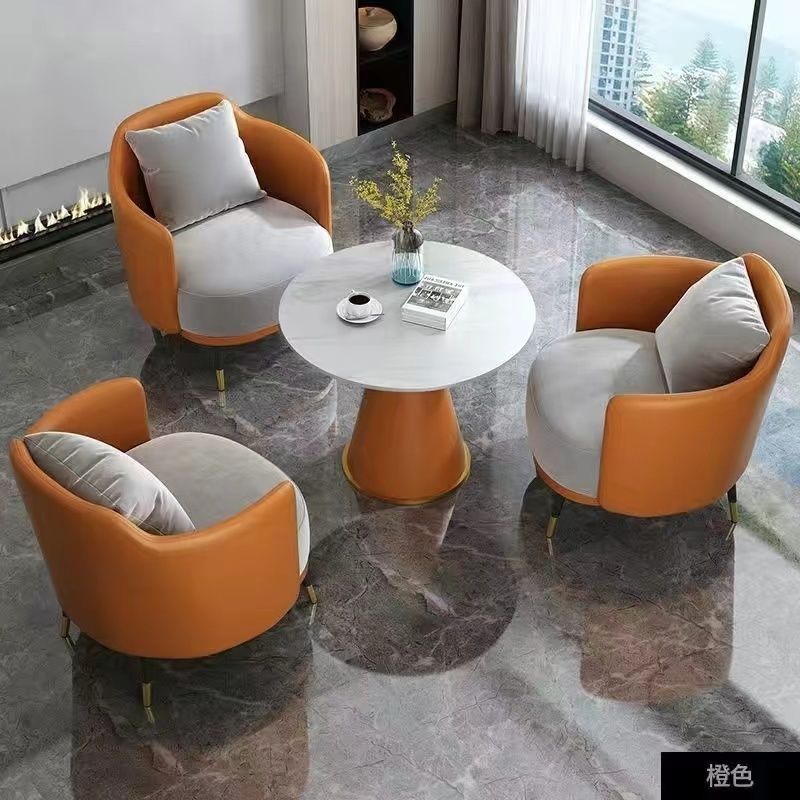 Una mesa y tres sillas (naranja vibrante)