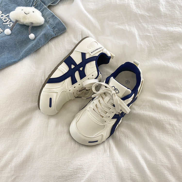 Zapatos deportivos de alto valor facial de la fiesta estudiantil 2025 otoño nuevos zapatos de skate casuales de nicho universal zapatos de entrenamiento para mujeres