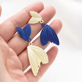 耳钉;耳环;耳夹