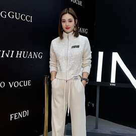2023年秋冬季时尚运动小众穿搭连帽加厚减龄开衫宽松棉服三件套女