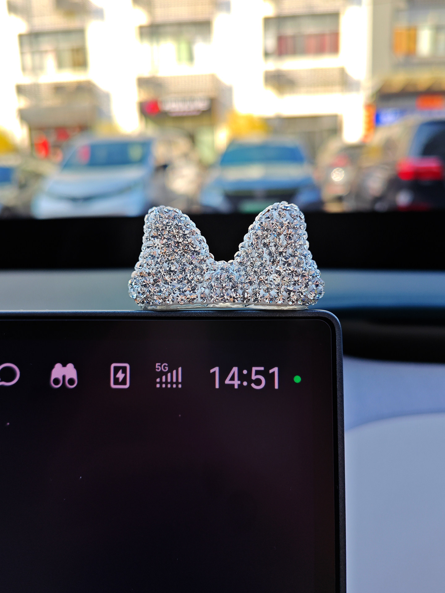 Diamond-Encrusted Bowknot Car Decoration, Car Screen Accessory Suitable for Xiaomi Yu7Su7, Interesting Interior Decoration