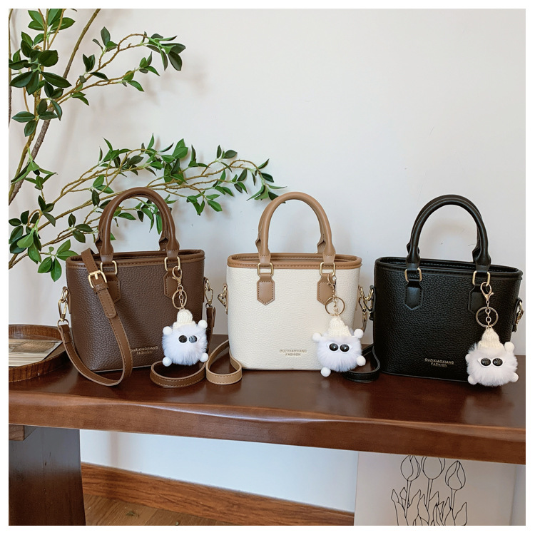 Bolso transfronterizo para mujeres 2024 nuevo bolso de mochila de moda versátil nicho de diseño popular simple bolso de cubo de mano