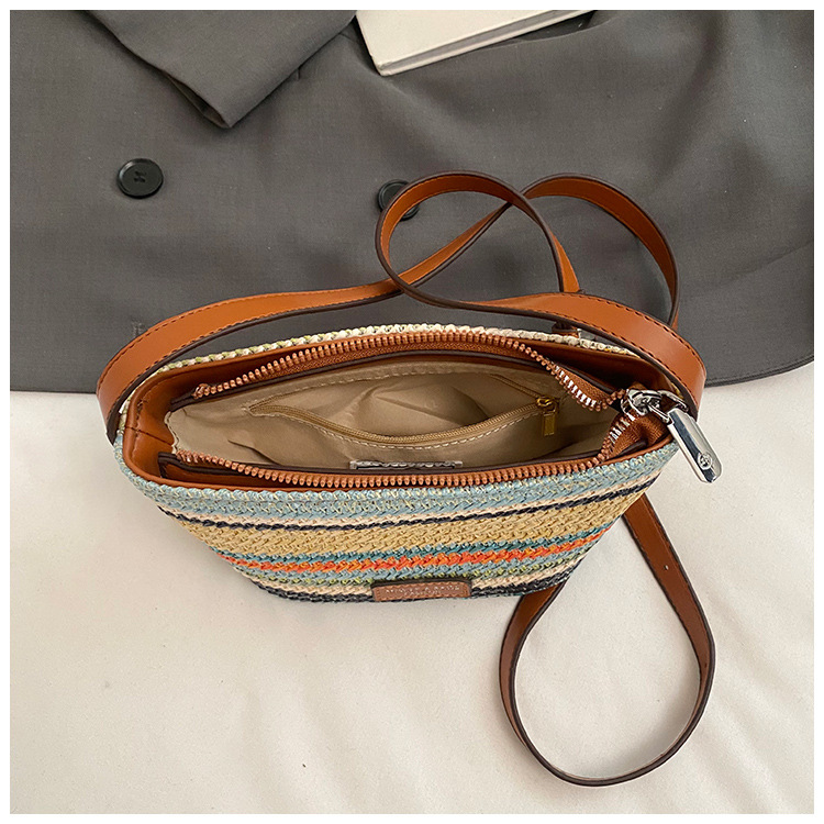 This year, the rainbow woven small bag is in vogue. It's a new summer model for girls in 2025, a trendy single-shoulder bag with contrasting colors and a crossbody bag undefined