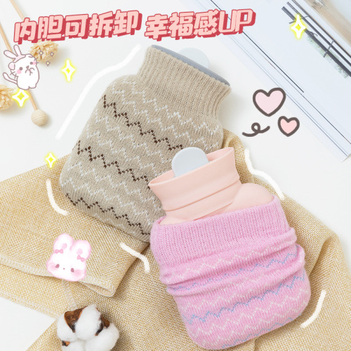 Cartoon silicone hot water bottle filled with water and explosion-proof mini hot water bottle filled with water cute small hand warmer hand warmer bag wholesale