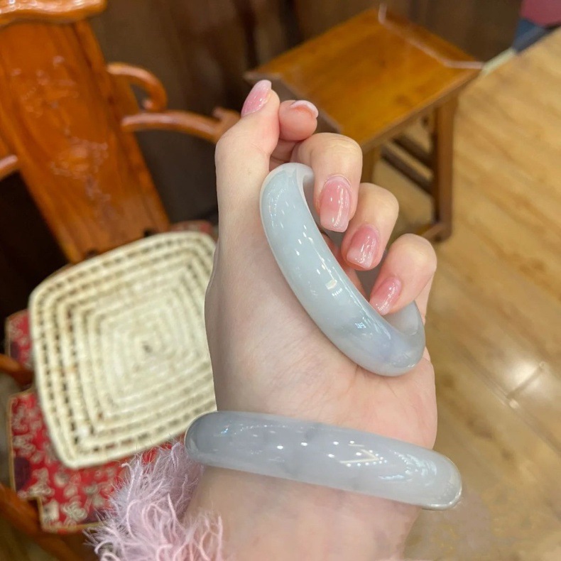 Vòng tay ngọc bích tự nhiên Miến Điện loại A băng màu, dưỡng ẩm cao cấp chi tiết 5