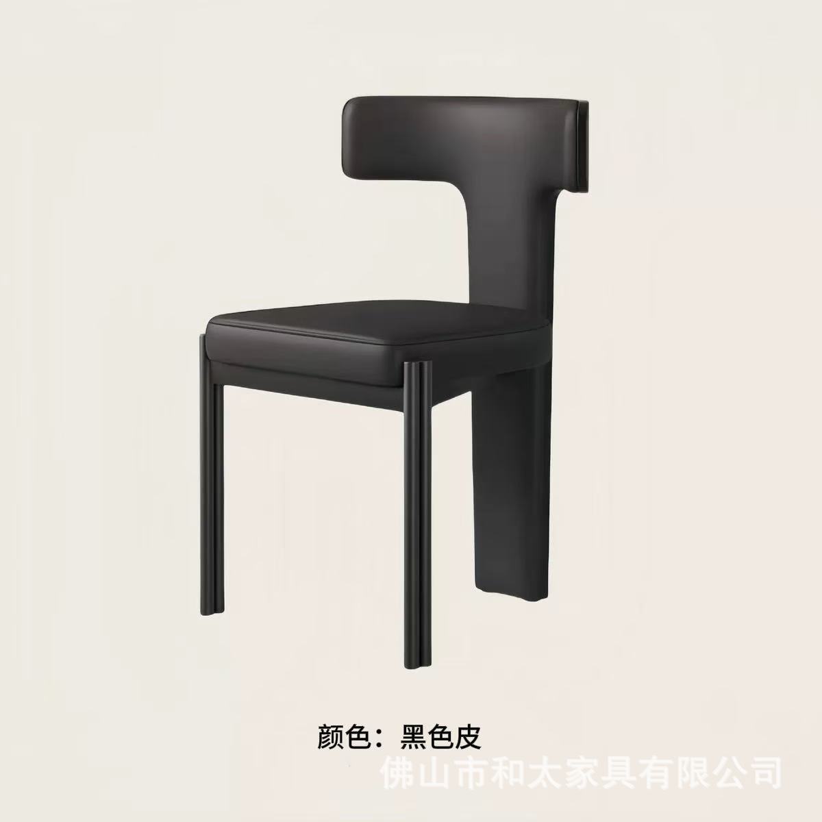 검은색