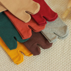 Two-finger socks Japanese clogs socks candy Japanese foot bag two-finger split toe mid-tube socks men and women cotton solid color socks
