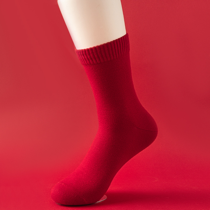 Calcetines rojos de año natal Calcetines de tubo de otoño e invierno para mujer Calcetines rojos grandes de boda de año nuevo Calcetines de pareja de boda al por mayor