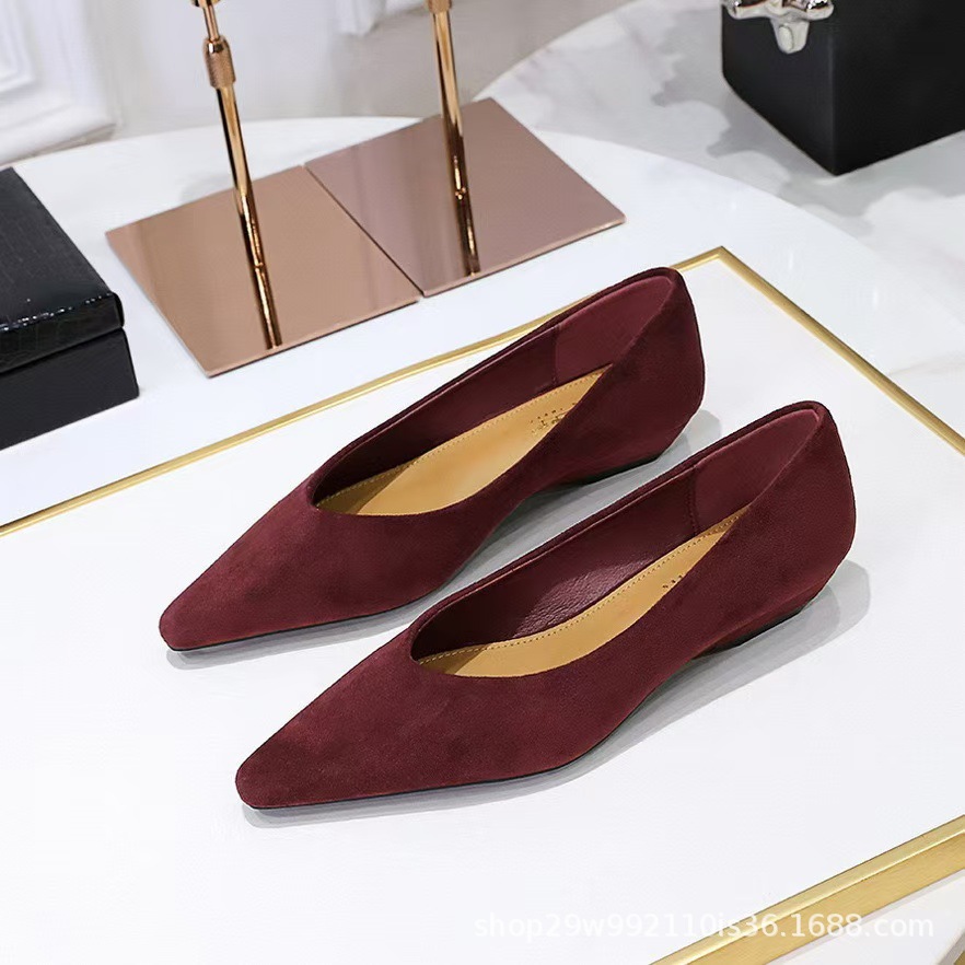 Slip-On Four-Season Low-Heeled Commuting Pointed-Toe Shoes with Square Toes, Versatile for the Workplace, Casual Style, Comfortable and Fashionable