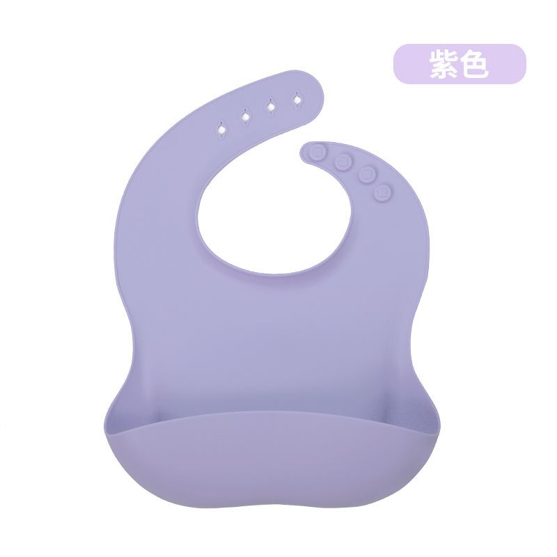 赤ちゃんのシリカゲルはよだれを囲んでいます。|undefined
