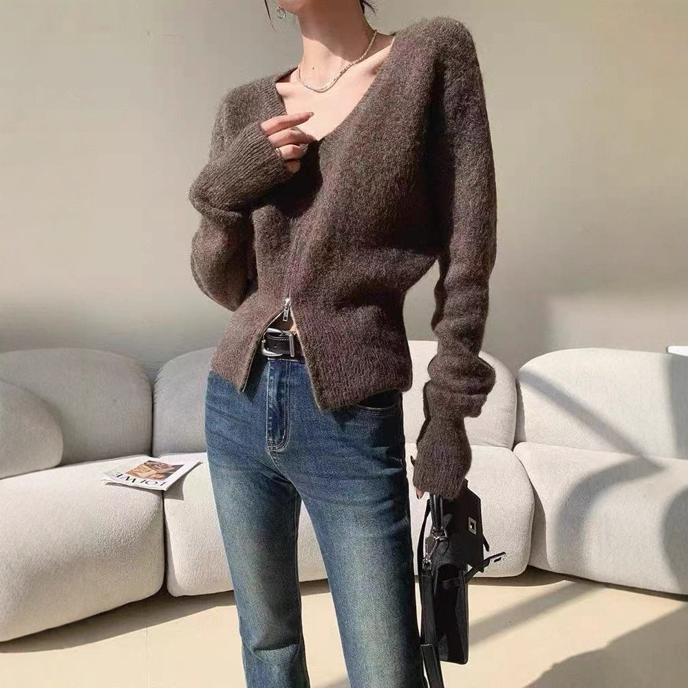 Japanese knitted sweater with zipper