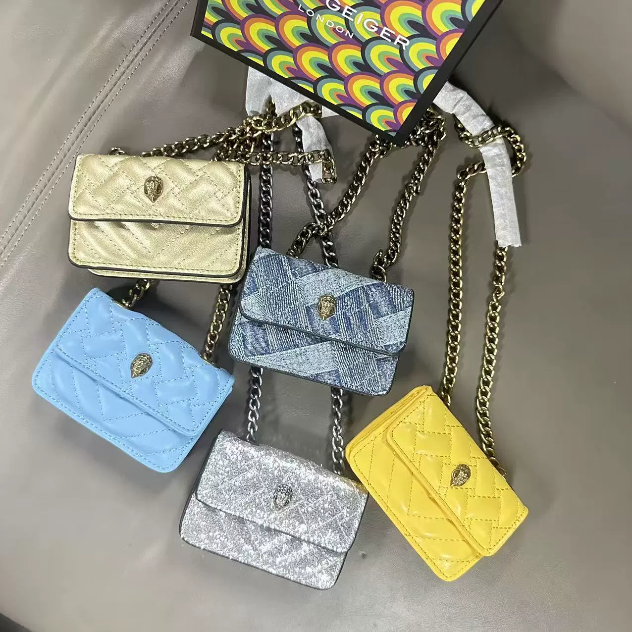 Мини-сумка Kurt Geiger с вышитой головой орла, контрастная цветная глянцевая картонная сумка с цепочкой на одно плечо