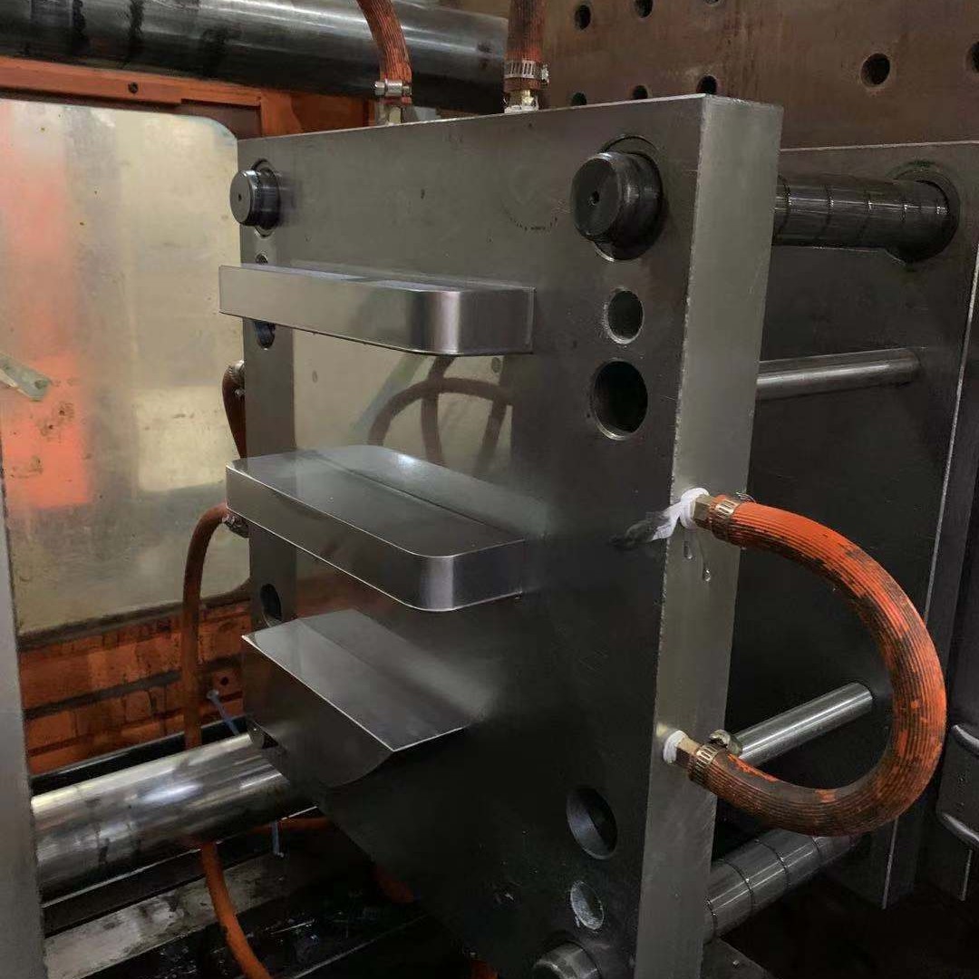 Plastic design mold
