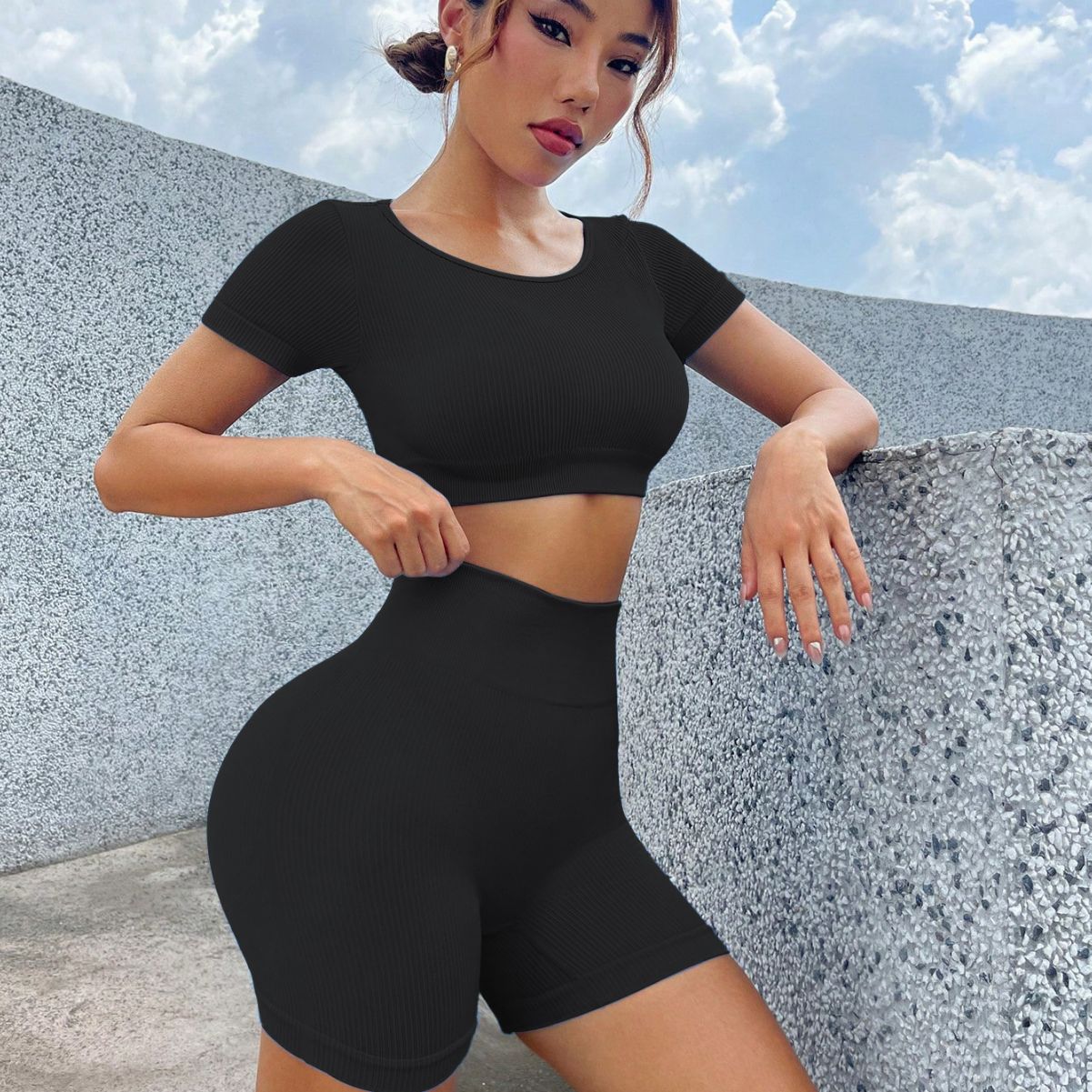 European and American Quick-drying Breathable Seamless Yoga Suit Fitness suit Women's Sports Yoga Short-sleeved Peach Hip Yoga Pants Shorts