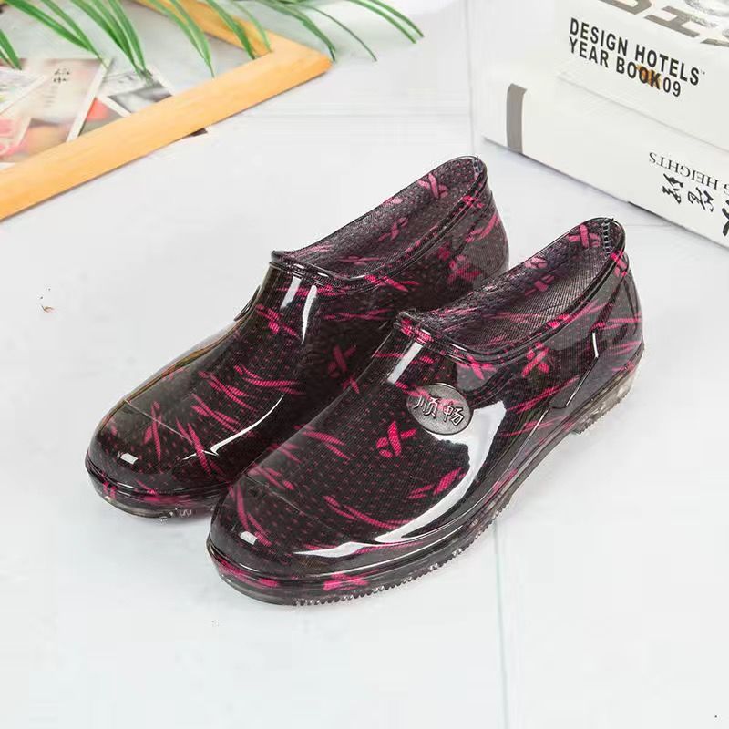 Zapatos de lluvia de cuatro estaciones para mujeres de tubo corto, zapatos de saliva poco profundos para mujeres, zapatos de goma de cocina para trabajar fuera, algodón resistente al desgaste, antideslizante