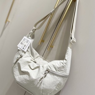 25�¿�13��Ůʿţ�ǰ�б������s�r��Ů��¶���¿���Ӱ�܇�p��