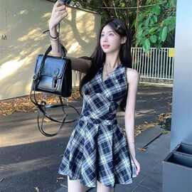 黑白格子v领挂脖系带连衣裙女春夏季2025新款时尚收腰显瘦A字短裙