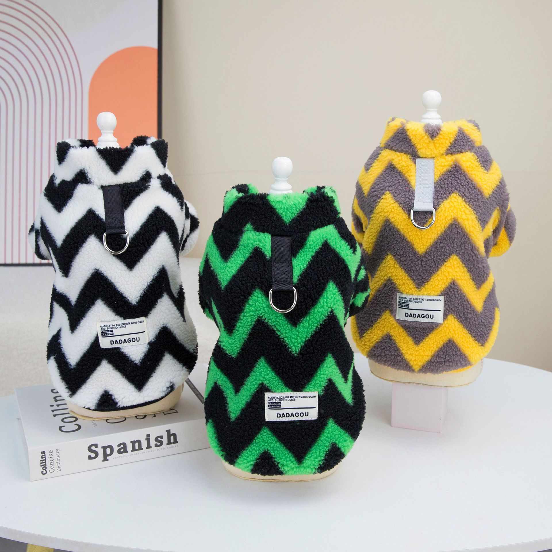 Ropa para mascotas ropa para perros ropa de otoño e invierno ropa para mascotas Teddy CAT ropa para mascotas invierno Nuevo 23 eléctrico corrugado ropa de algodón acolchado