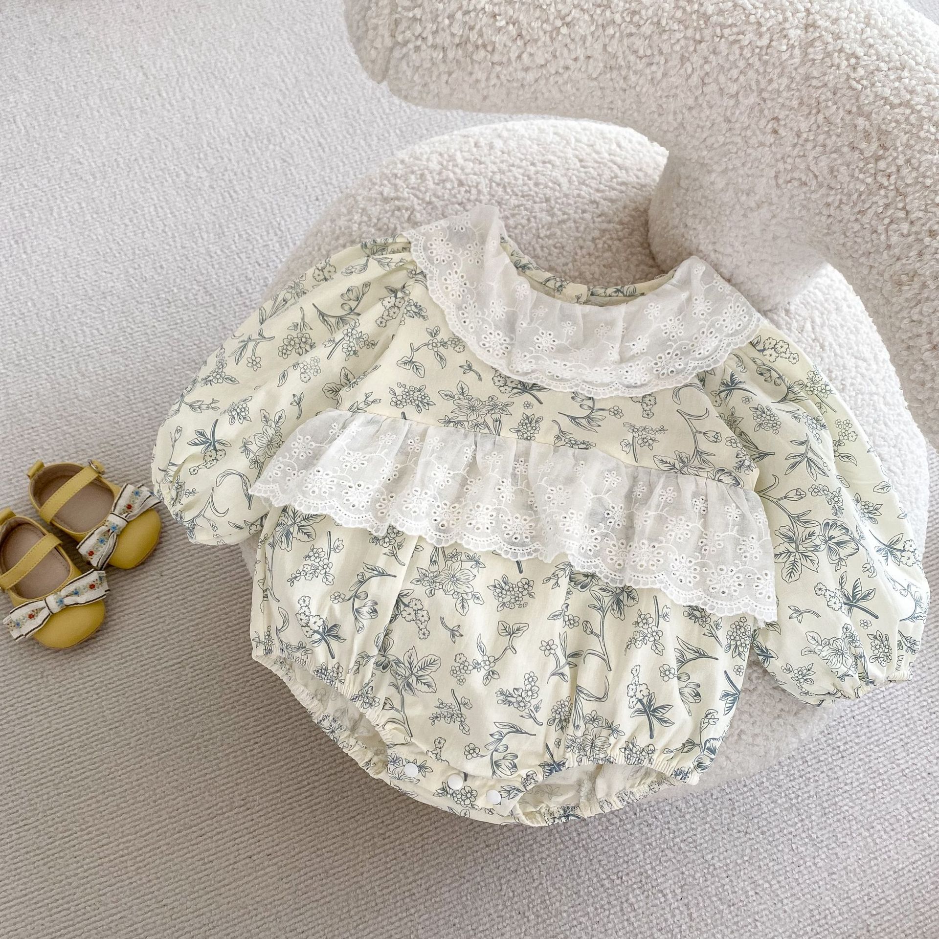 A-class cotton 2024 baby girl autumn 0-3 years old lace collar small fresh floral Ha Yi long sleeved bag fart clothes_voghion.com