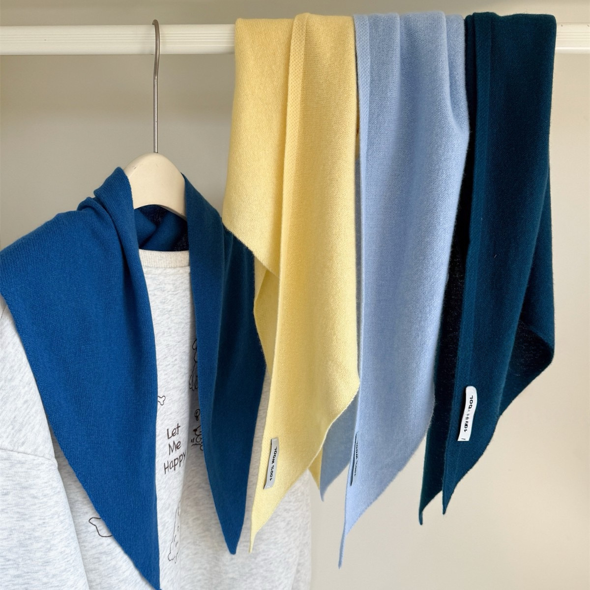100% pure wool knitted triangle scarf for women, high-end, warm, neck-protecting, versatile, solid color shawl and neck warmer manufacturer