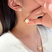 精工银针正圆施家珍珠满钻金色雪花耳钉女气质圣诞风小众时尚耳饰