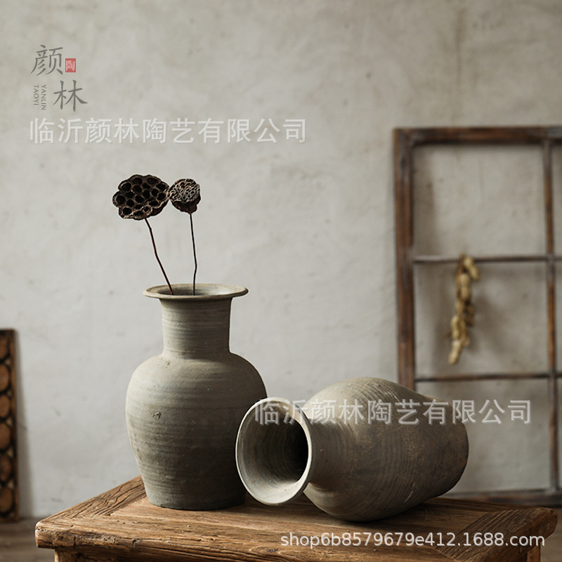 Vaso de cerámica antiguo, decoración residencial, botella de cerámica, botella de cerámica antigua, ornamentación de ramas secas