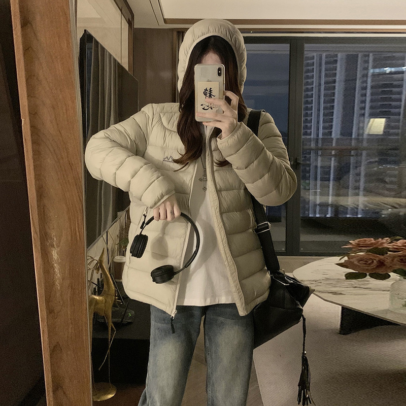 Invierno ligero encapuchado chaqueta de algodón para mujeres 2025 nuevo estilo coreano para vestir con abrigo de algodón caliente y grueso