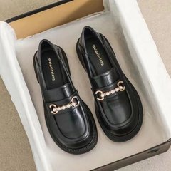 厚い底の楽福の靴の女性の2025年の春の新型のファッションは女性の靴の復古の英倫の風の低いかかとの小さい革靴になります。