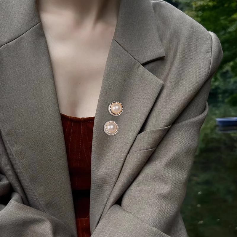 Botón de pecho anti-divertido, botón de clavos sin costura, pin de ropa fija, broche de botón de cuello de mujer, perlas