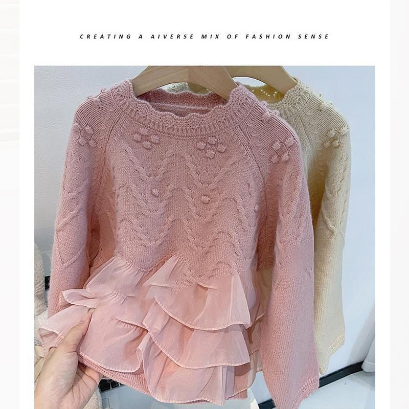 女の子のニットは底をつけてレースの洋気の王女の外で上着のレースの秋冬のセーターの子供服を着ます。