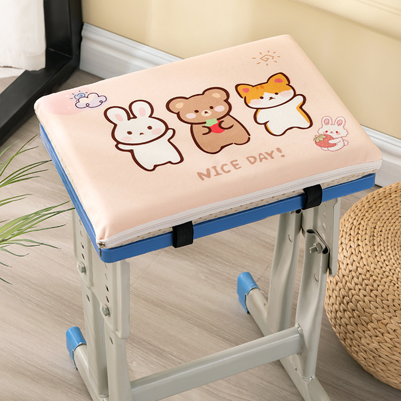 小学生の座布団教室専用の椅子マットは長く座っています。|undefined