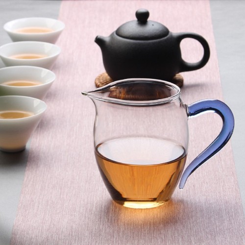 Colorful fair cup, high borosilicate transparent glass, penguin fair cup, kung fu tea set accessories, exquisite tea divider