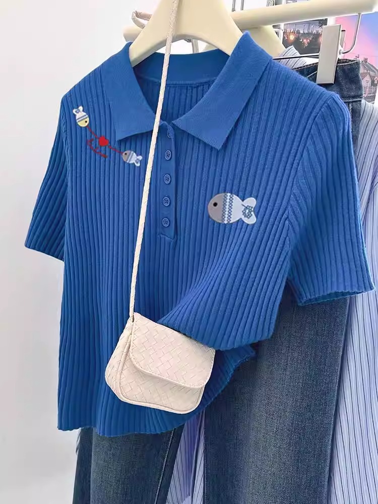 Áo thun polo nữ tay ngắn họa tiết cá nhỏ màu xanh lam — xanh lam