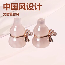 ��ɫˮ��ܽ��ʯ���J��Ůʿ�r�д��荺����Y�����i����