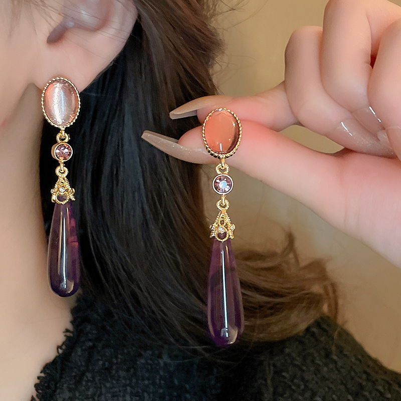 Designer style diamond inlaid resin water drop earrings, artistic retro light luxury long earrings, antique style earrings_voghion.com