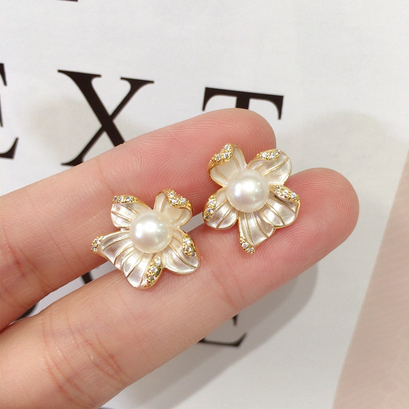 8g Weight Freshwater Pearl, Copper Inlay Material Ear Studs Classification 1 Pair Quantity Wedding, Daily Occasion Flower Pattern Women's Gender Elegant Style 1 Pair Freshwater Pearl Copper Freshwater Pearl Earrings Flower Ear Studs 10