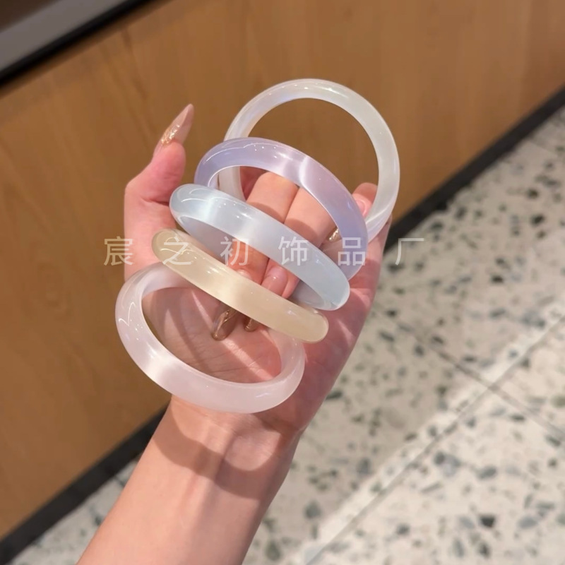 Wholesale from the Source Factory: Cat's Eye Stone Bracelet, Ice-Clear, Same Style as Gold Store, Fashionable Bracelet, White Moonlight, Ice Blue, Champagne Gold Wholesale from the Source Factory: Cat's Eye Stone Bracelet, Ice-Clear, Same Style as Gold Store, Fashionable Bracelet, White Moonlight, Ice Blue, Champagne Gold