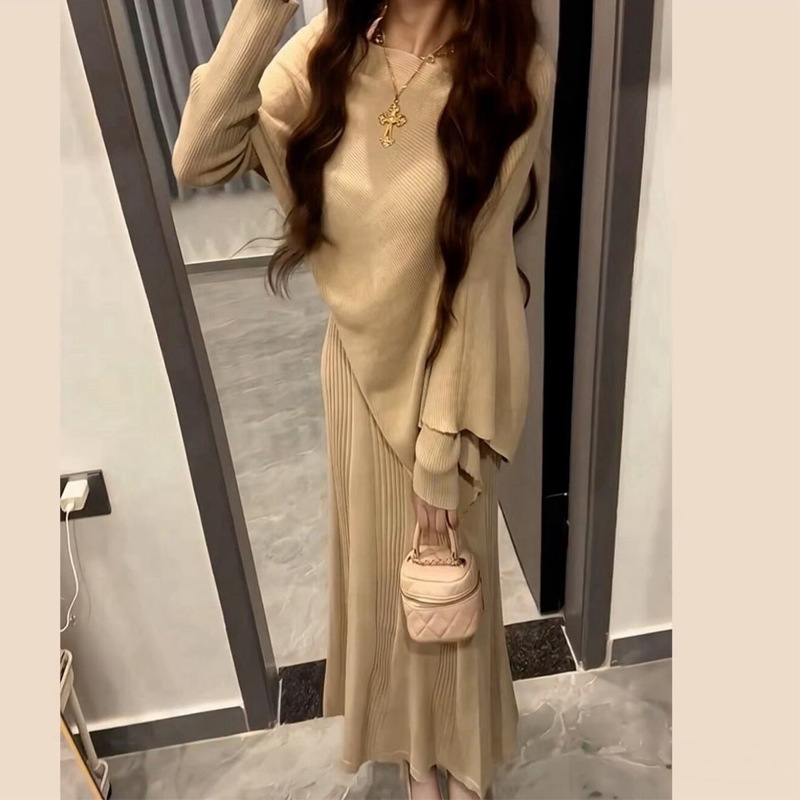 Stunning cape-style knitted dress for women, early autumn 2026 new collection, Korean-style outfit with a luxurious and elegant vibe, long dress Stunning cape-style knitted dress for women, early autumn 2026 new collection, Korean-style outfit with a luxurious and elegant vibe, long dress