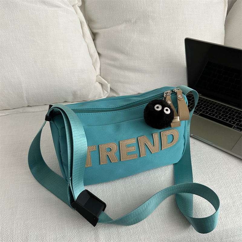 Bolsas de moda de tendencia de primavera 2024 nuevas bolsas deportivas de lujo ligero coreano de gran capacidad para salir