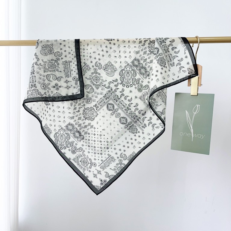 Primavera y verano nuevo estilo retro anacardo flor seda algodón bufanda cuadrada bufanda de seda pequeña bufanda de mujer cuello de temperamento de alta calidad bufanda fina