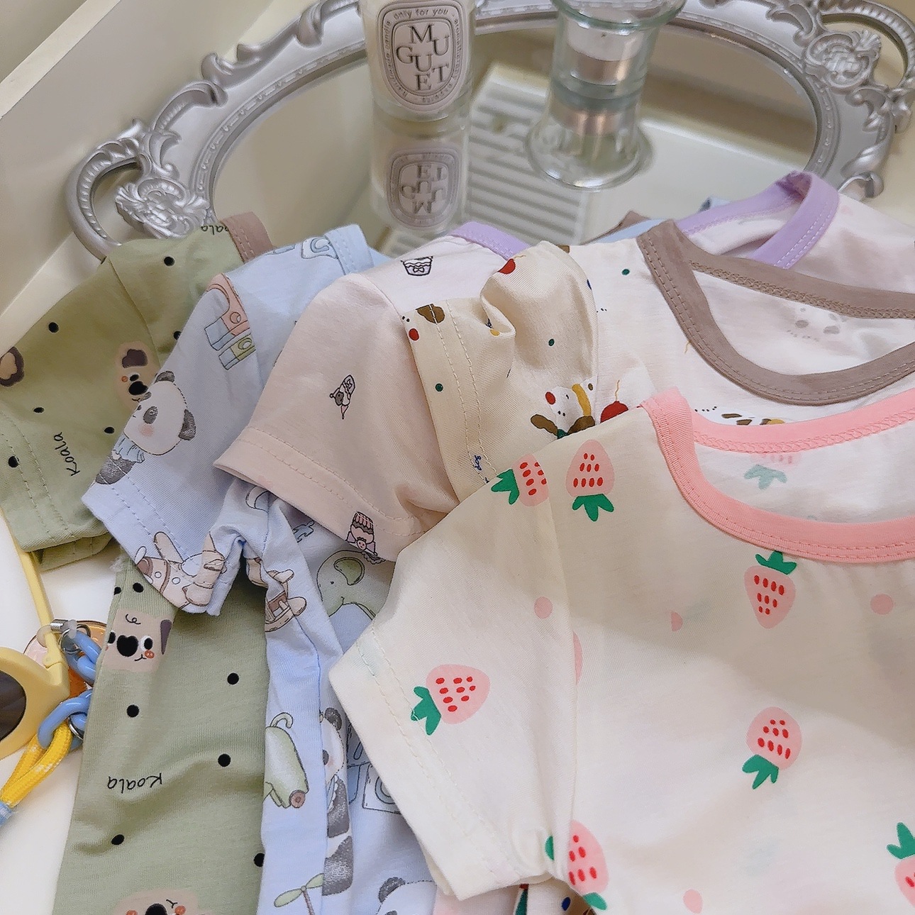 Su pijama de bebé 2025 verano nuevo camisón de bebé Lycell, edredón a prueba de patadas, saco de dormir para niños, pierna dividida, mono