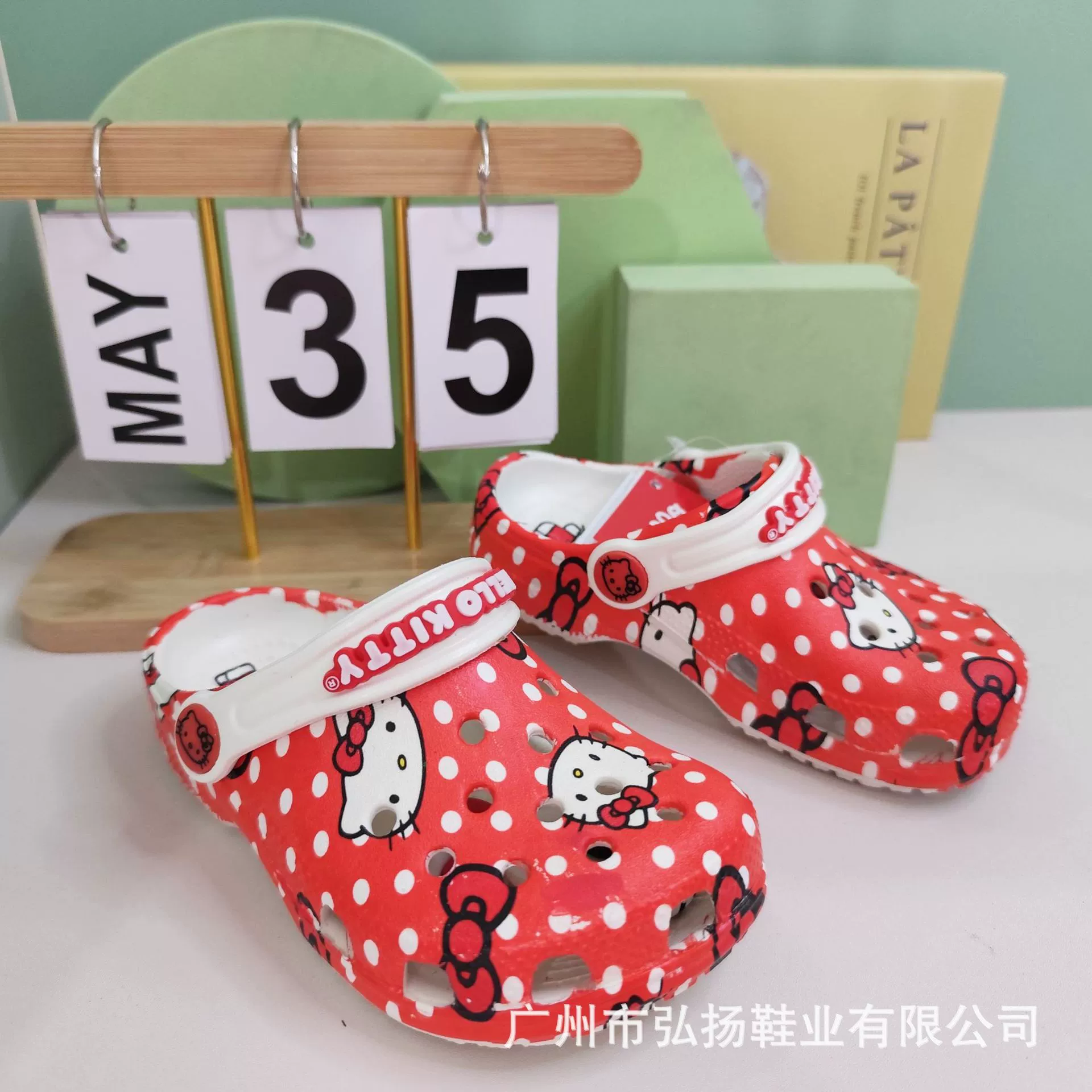 Новые детские сандалии унисекс Crocs. Износостойкая обувь KT Cat. Дышащая нескользящая пляжная обувь с закрытым носком совместного бренда.