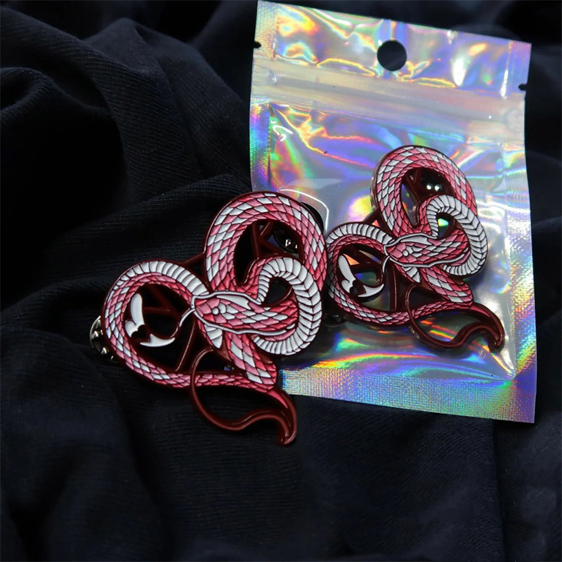 Cross-border Europe and the United States personality design sense exaggerated snake-shaped love trend hot girl dual-purpose brooch pendant Dark Wind party