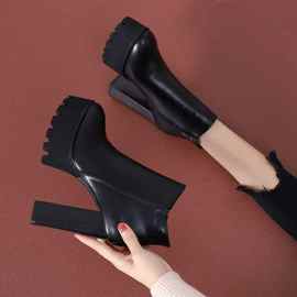 2025年新款秋冬欧美马丁靴女圆头短筒女靴粗跟高跟鞋防水台短靴